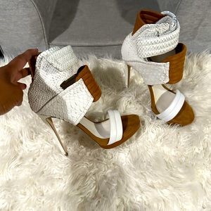 Excellent condition!! Worn once..